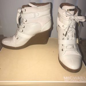 🛑SOLD🛑Michael Michael Kors Wedge Vanilla Bootie